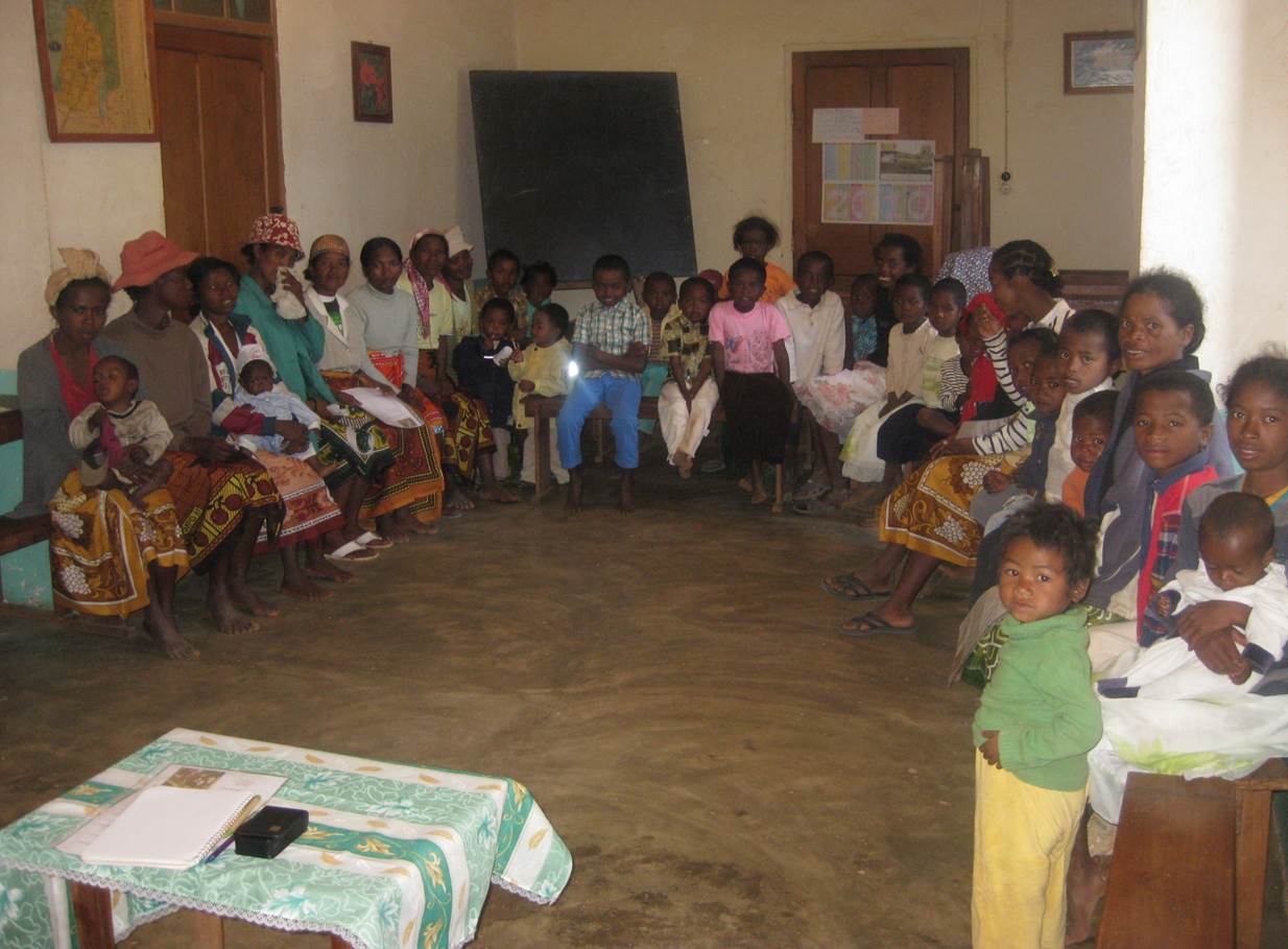 2012 Groupe de femmes seules - Aide à la malnutrition à AMBOSITRA